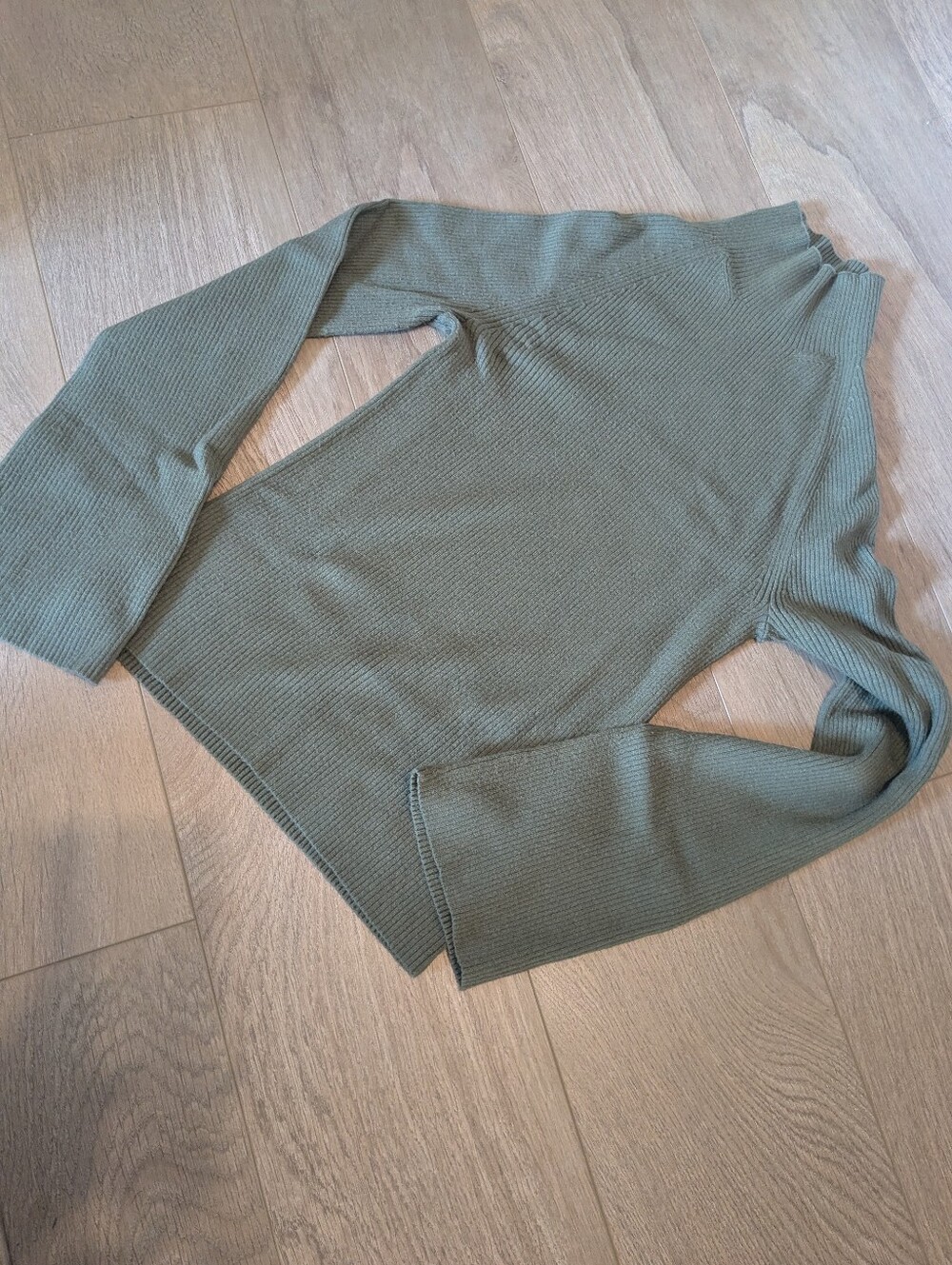 Banana Republic Olive Green Ribbed Mockneck Sweater Bell Sleeves Small